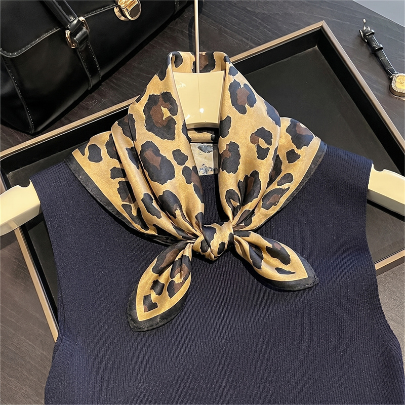 100% Silk Square Scarf Leopard - огляд і ціна Silk Scarf Square
