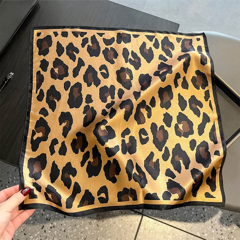 100% Silk Square Scarf Leopard - огляд і ціна Silk Scarf Square