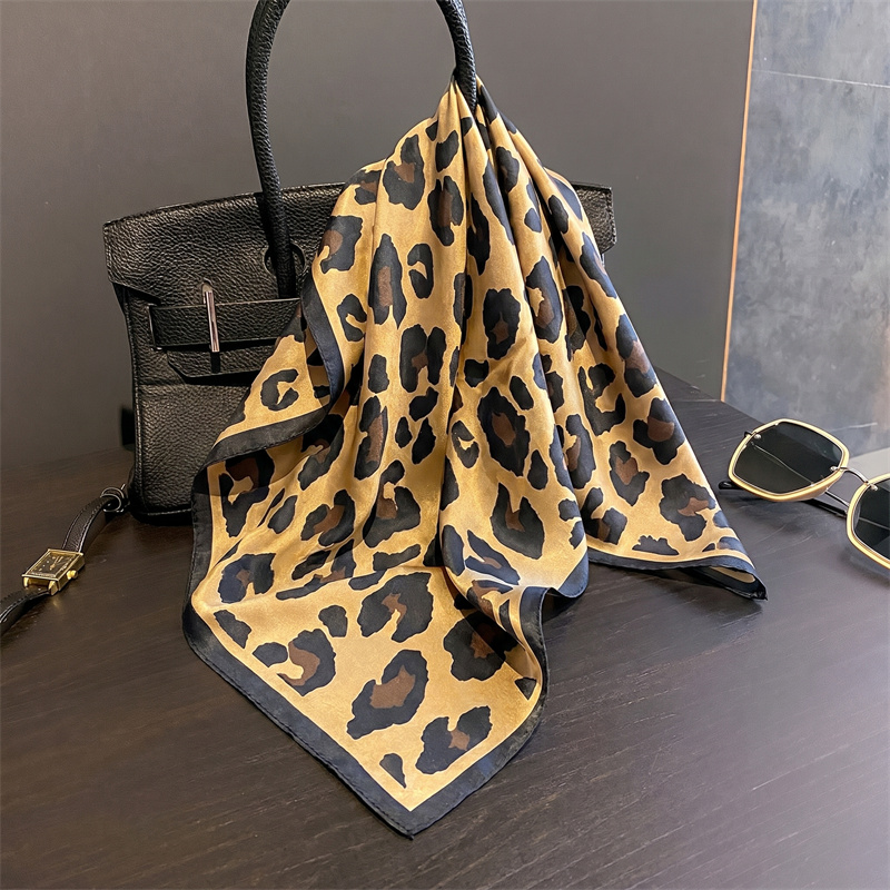 100% Silk Square Scarf Leopard - огляд і ціна Silk Scarf Square